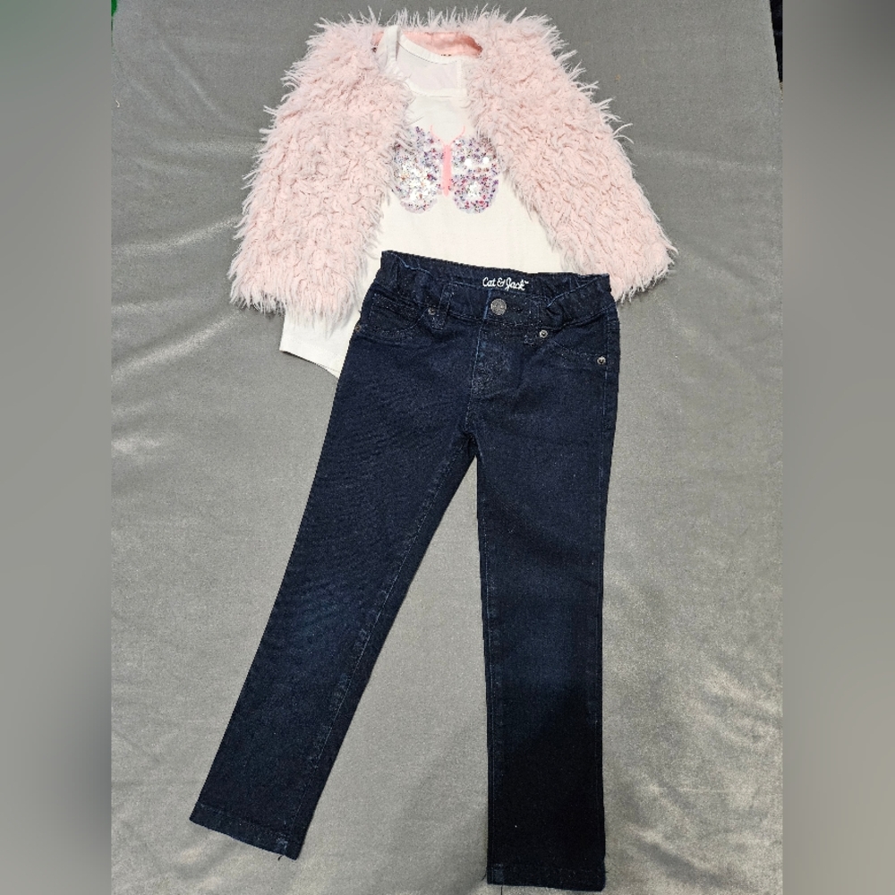 Cute 3 piece lot fur vest, top, shimmery jeans Size 4 4/5 KK4